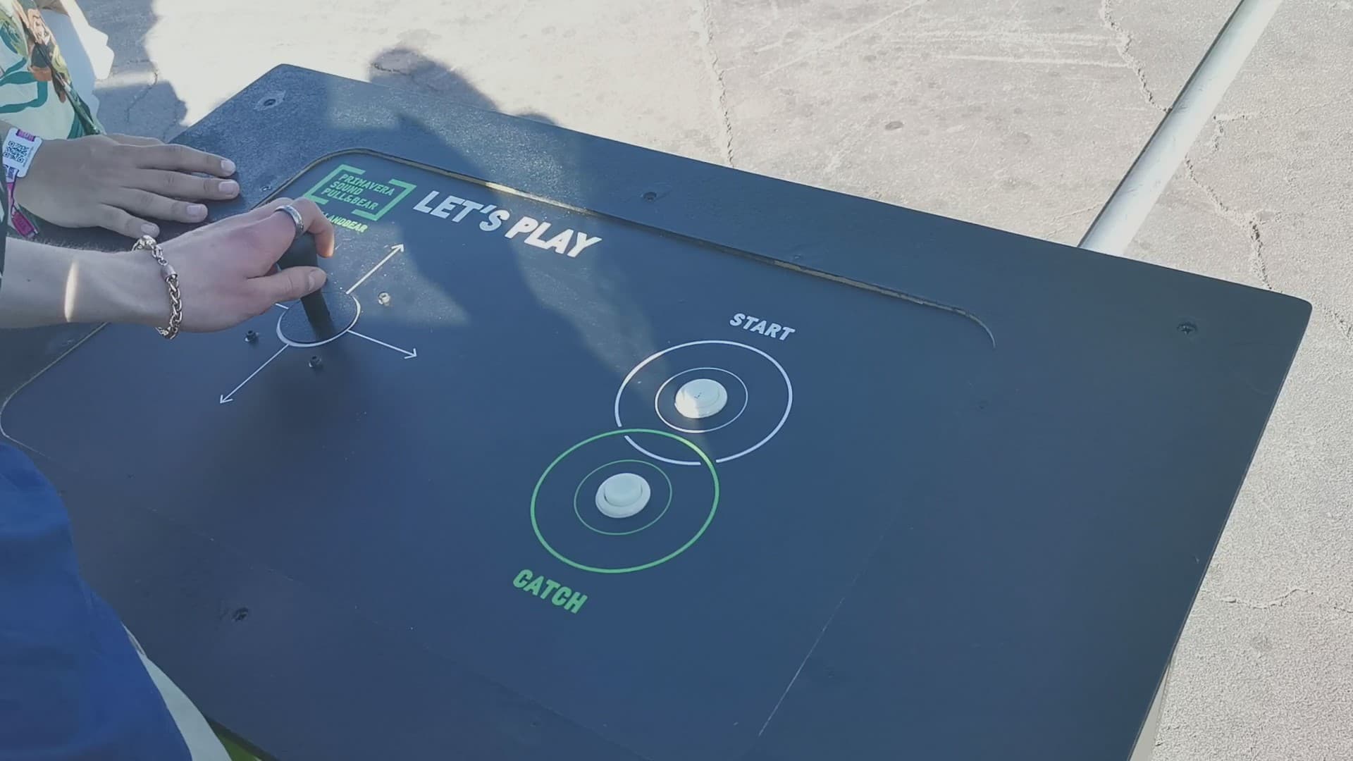 UFO Catcher Machine - Pull & Bear - Primavera Sound